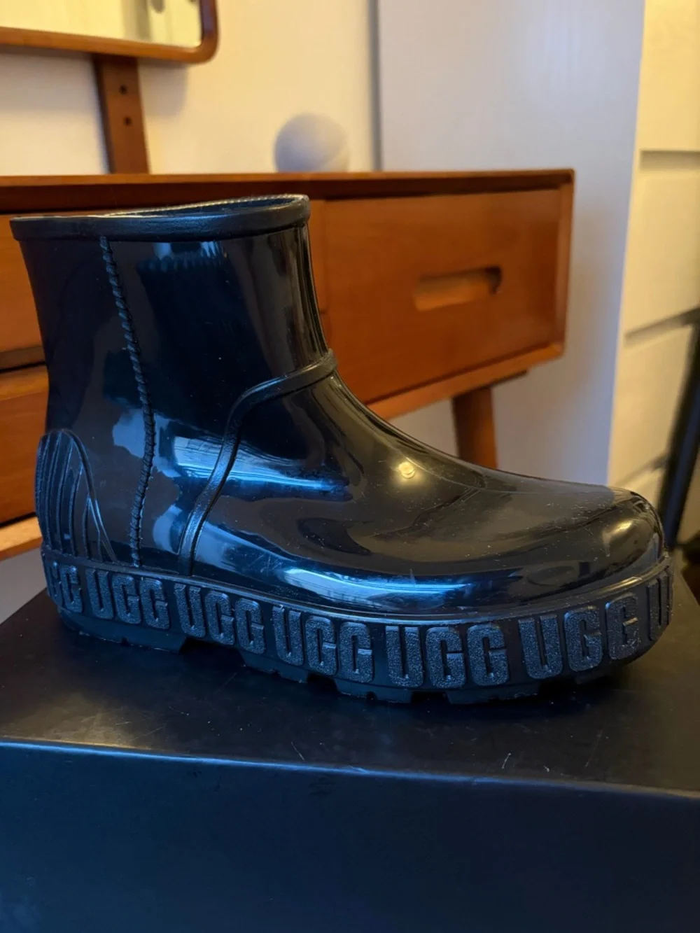 UGG Women’s Drizlita boot in black - Picture 2 of 3
